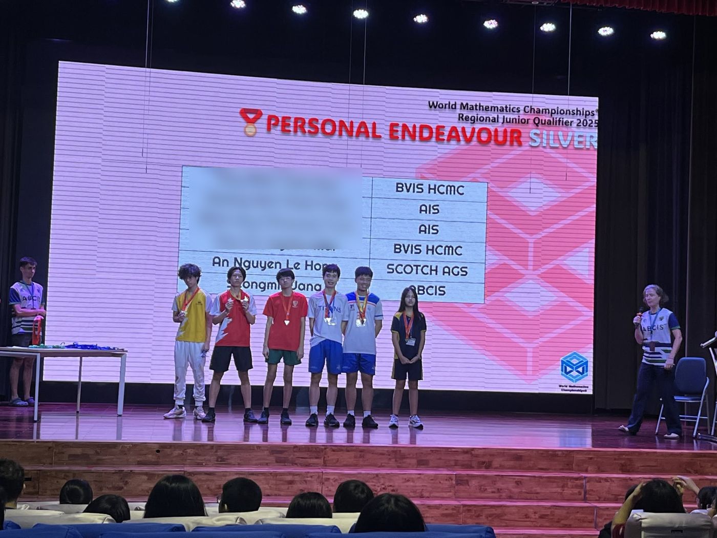 Học sinh nhận huy chương Bạc Personal Endeavour, vòng loại khu vực Junior 2025, World Mathematics Championships