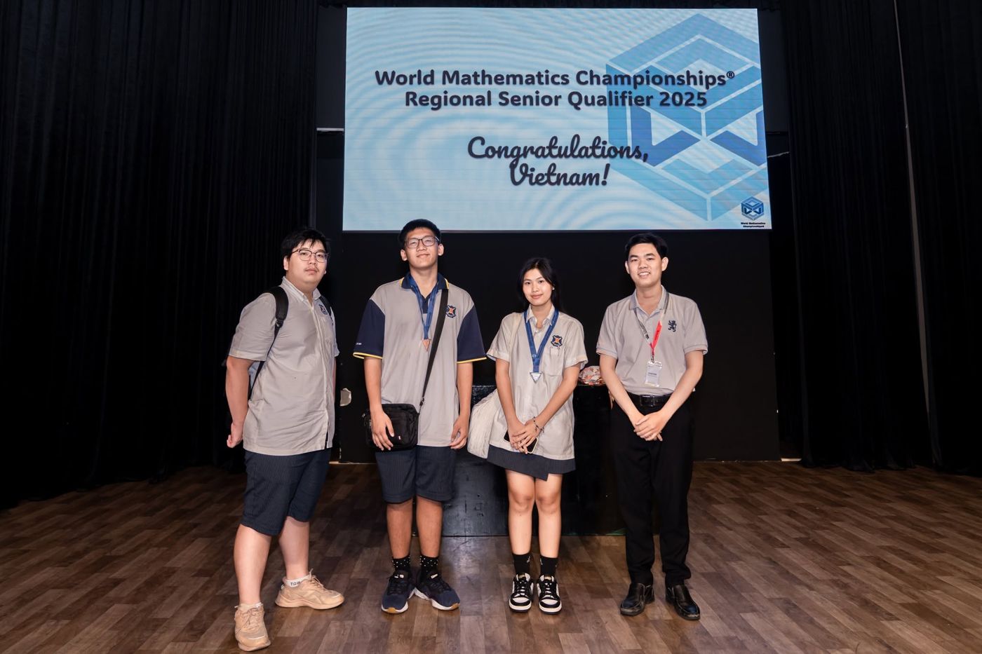Giáo viên và học sinh tại vòng loại khu vực Senior 2025, World Mathematics Championships